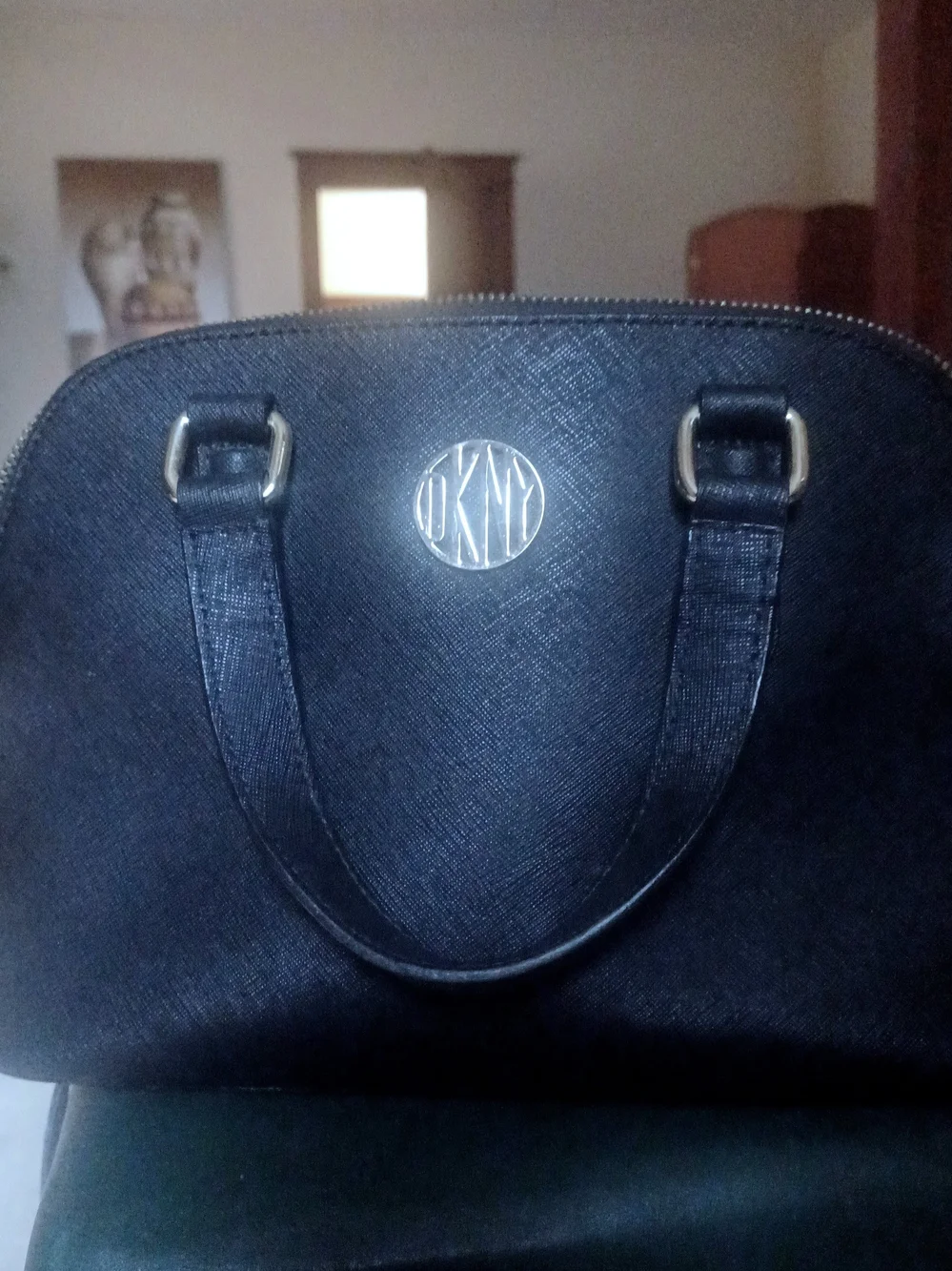DKNYC BLACK DOME SATCHEL w/GOLDTONE LOGO EMBLEM